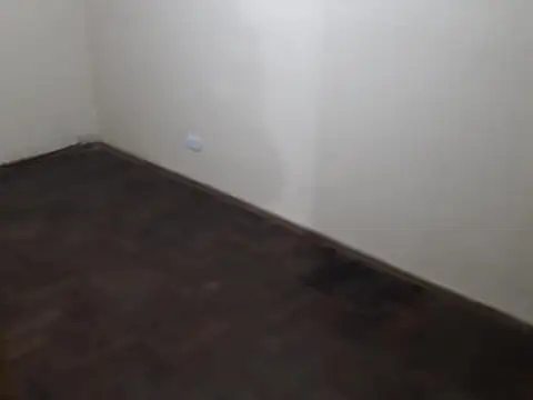 Casa en venta dos dormitorios con patio y galería con parrillero