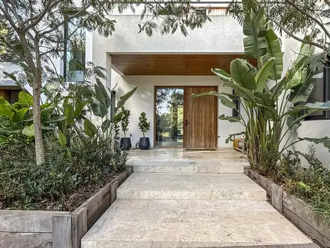 Excelente propiedad de categoría en venta en Altos del Pilar.