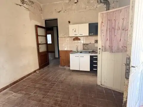 VENTA CASA BARRIO AMPYA A REFACCIONAR