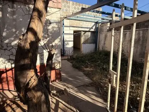 Casa 5 ambientes con 1 baño