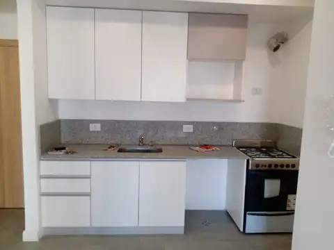 DEPARTAMENTO 2 AMBIENTES CON BALCON Y VISTA AL FRENTE. AV. BELGRANO 1368 AVELLANEDA.