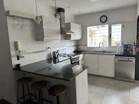 Casa en Alquiler con 1 cochera