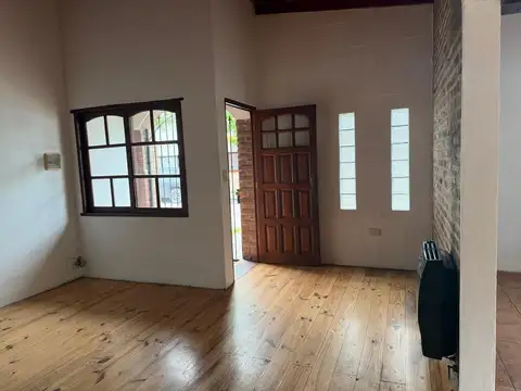 Casa 3 ambientes con 1 baño