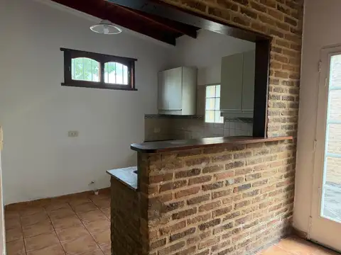 Casa en Alquiler con 1 cochera