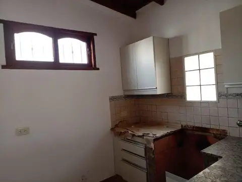 Casa 3 ambientes con 1 baño