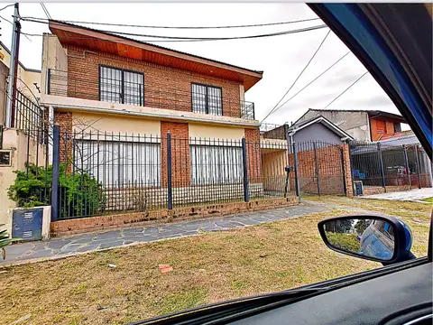 VENTA CASA SOBRE LOTE PROPIO , 164M2 CONSTRUIDOS