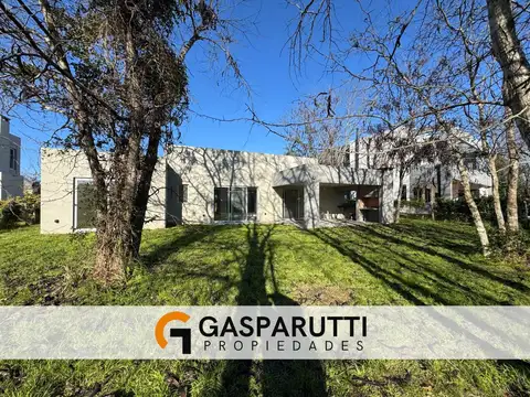 Casa en Venta en San Matías sobre Hermoso Lote Arbolado
