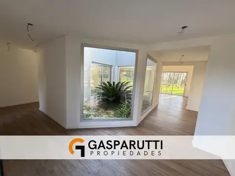 Casa 5 ambientes con 4 baños