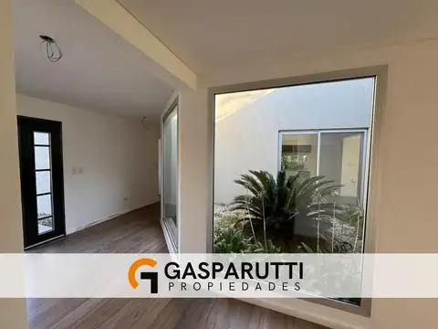 Casa 5 ambientes con 4 baños
