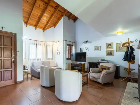 Casa 7 ambientes con 3 baños