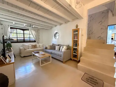 CASA 4 AMBIENTES EN VENTA EN CASTELAR SUR