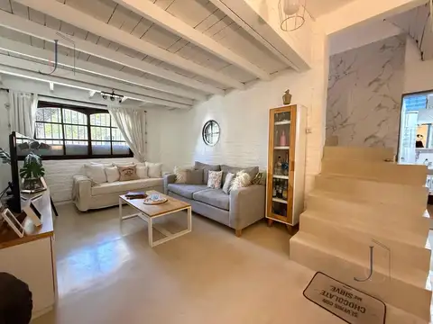 CASA 4 AMBIENTES EN VENTA EN CASTELAR SUR