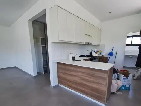 NEV. Casa interna 4 ambientes Santa Sofia - Pilar del este