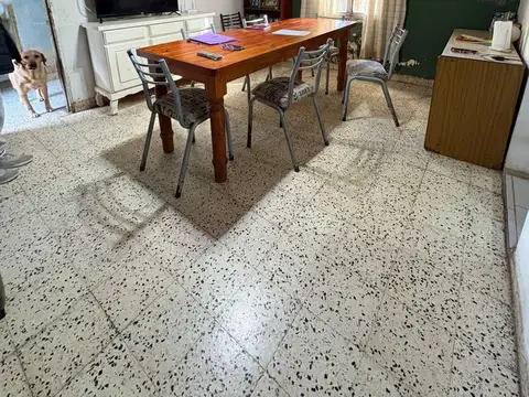 Departamento 8 ambientes con 2 baños