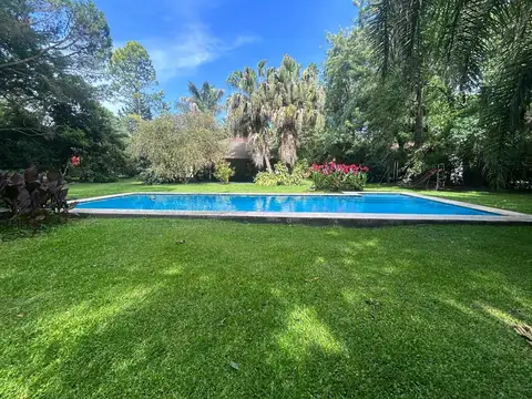 ALQUILER  CASA 4 AMBIENTES RODEADA DE VEGETACIÓN CON PISCINA EN BARRIO PARQUE EL CAZADOR  ESCOBAR.