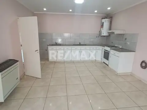 Casa en Alquiler con 2 cocheras