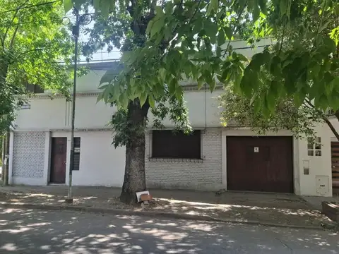 Casa de 2 dormitorios y Patio  en Venta en La Plata - Zona Universitaria