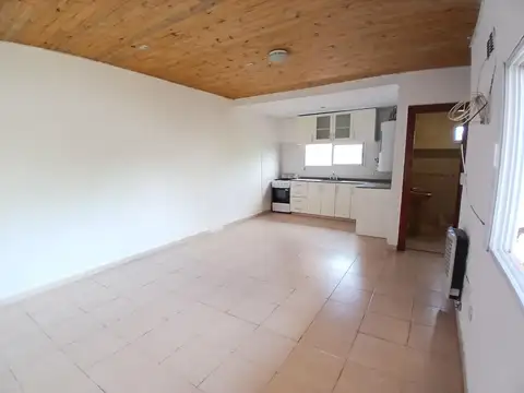 Depto Tipo Casa en Alquiler en Liniers, $ 650.000