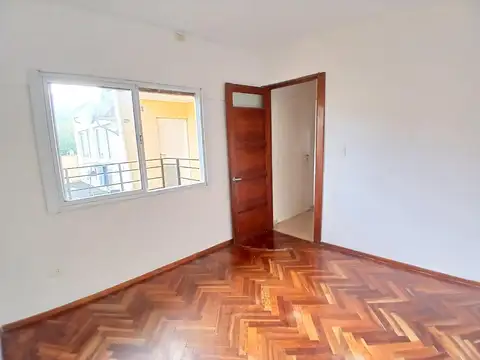 EXCELENTE PH EN 1º PISO-SÙPER LUZ-SIN EXPENSAS-2 AMBIENTES