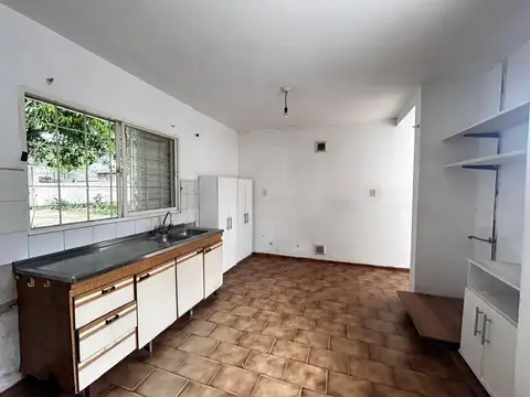 Casa 4 ambientes con 1 baño