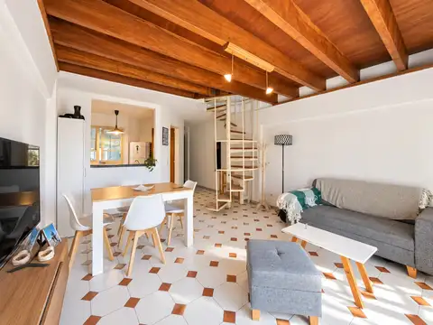 Departamento tipo duplex de 3 ambientes con 2 balcones