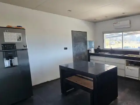 SE ALQUILA CASA 3 DORM., 2 BAÑOS, GALPON, PARQUE DE 8.387M2.