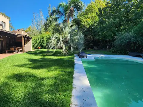 Casa en venta, Barrio Altamira, 5 ambientes, Jardín con pileta, Tigre.