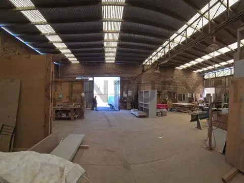 Galpón en venta en Parque Industrial Las Heras con terreno de 2.000 m² y vivienda