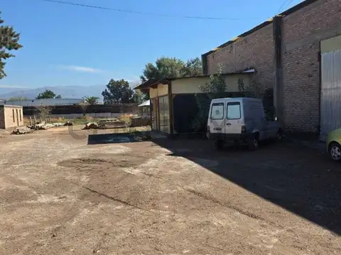 Galpón en venta en Parque Industrial Las Heras con terreno de 2.000 m² y vivienda