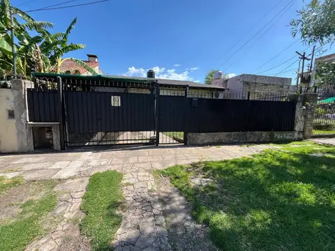 CASA 4 AMBIENTES VENTA CASTELAR SUR APTA CREDITO