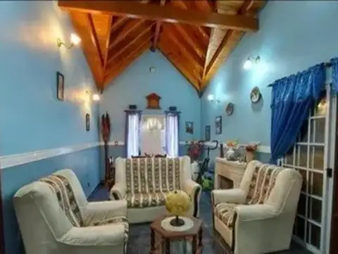 Casa 4 ambientes con 2 baños