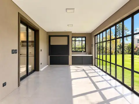 Casa en Alquiler con 1 cochera