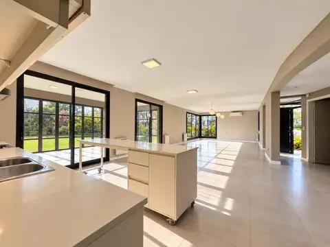 Casa 5 ambientes con 2 baños