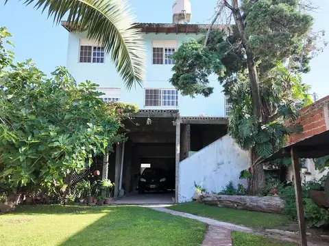 VENTA CASA 5 AMB EN FLORENCIO VARELA CENTRO