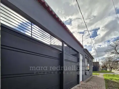 EN VENTA CASA EN ESQUINA 2 DORMITORIOS PLANTA BAJA CERCA DEL CENTRO