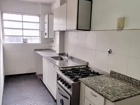 Departamento en Alquiler en Monte Castro, $ 550.000