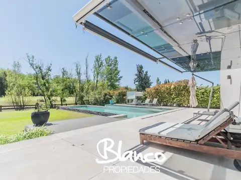Casa en Venta con 4 cocheras