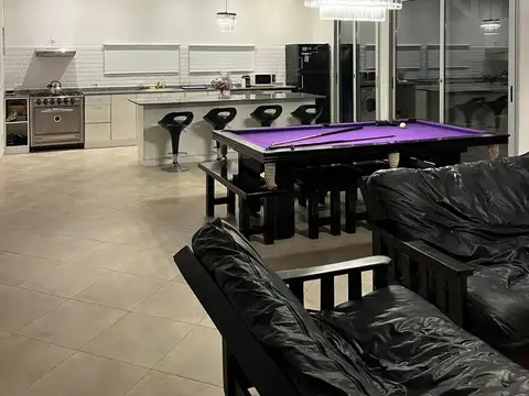 Casa en alquiler temporario - 3 Dormitorios 3 Baños - Pinamar