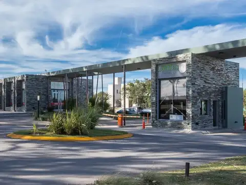 HERMOSA CASA A ESTRENAR BARRIO PRIVADO LAS CAÑITAS-MALAGUEÑO 3 DORMITORIOS