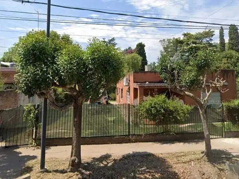 VENTA CASA Y GRAN LOTE A METROS DE RUTA 25