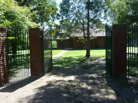 EL ESCONDIDO Y LA CHACARERA