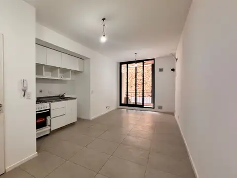 MONOAMBIENTE A ESTRENAR BALCÓN PARRILLA FLORES