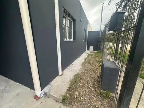 Zona Sur. Estación Alvarado. Mza 827 B. Casa 100