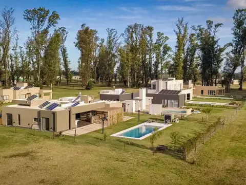Tres Pinos - Villa de campo, General Rodríguez, Provincia de Buenos Aires, Argentina