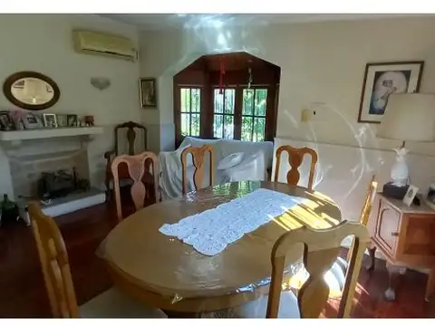 Casa 6 ambientes con 2 baños
