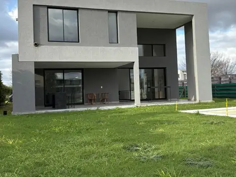 Casa Monoambiente con 4 baños