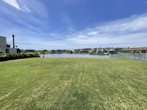 Lote al agua en Carpinchos