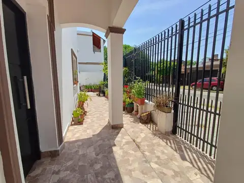 AMPLIO PH CON PATIO, QUINCHO Y TERRAZA, COCHERA