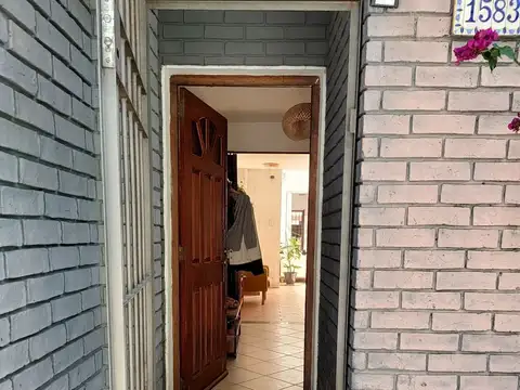 Casa 12 ambientes con 2 baños