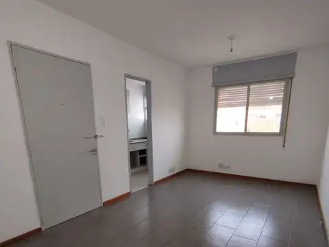 Dpto renovado amplias dimensiones 3 Dorm.